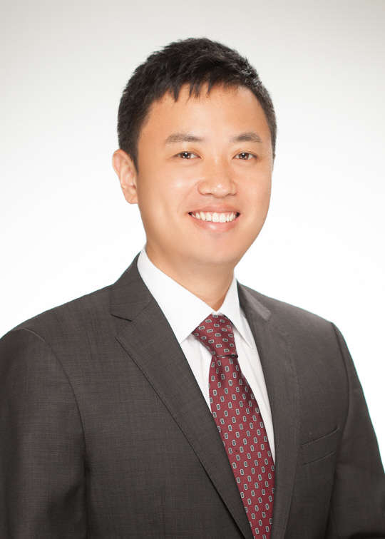 인하대는 전자공학과 남동욱 교수가 주도한 국제 공동연구팀이 광컴퓨터의 핵심 기술인 게르마늄 광소자 개발에 성공했다고 15일 밝혔다. 광컴퓨터는 빛으로 컴퓨터 연산제어장치의 정보를 전달하는 컴퓨터다. 전기 신호로 정보를 전달하는 기존 방식에 비해 데이터 처리 속도를 획기적으로 끌어올릴 수 있는 차세대 컴퓨터로 주목받고 있다. 남동욱 교수. 인하대 제공